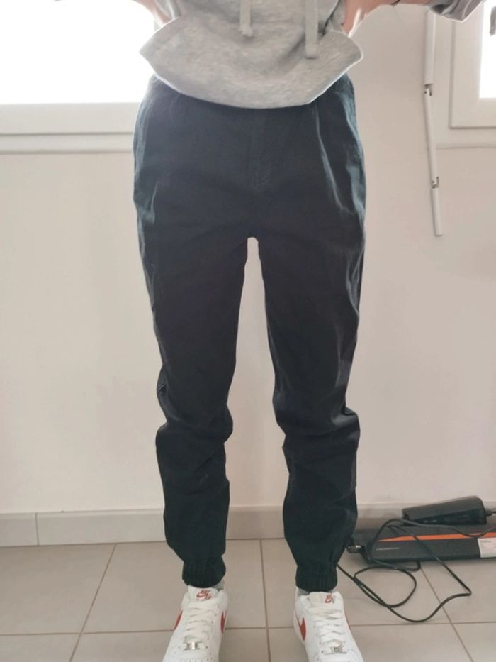 Pantalon style cargo sans poches Jennyfer taille 32