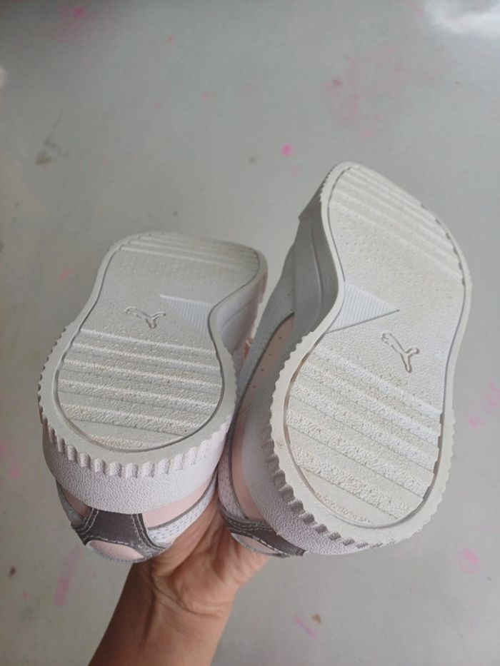 Paire de basket puma rose et blanc 31 - photo numéro 2