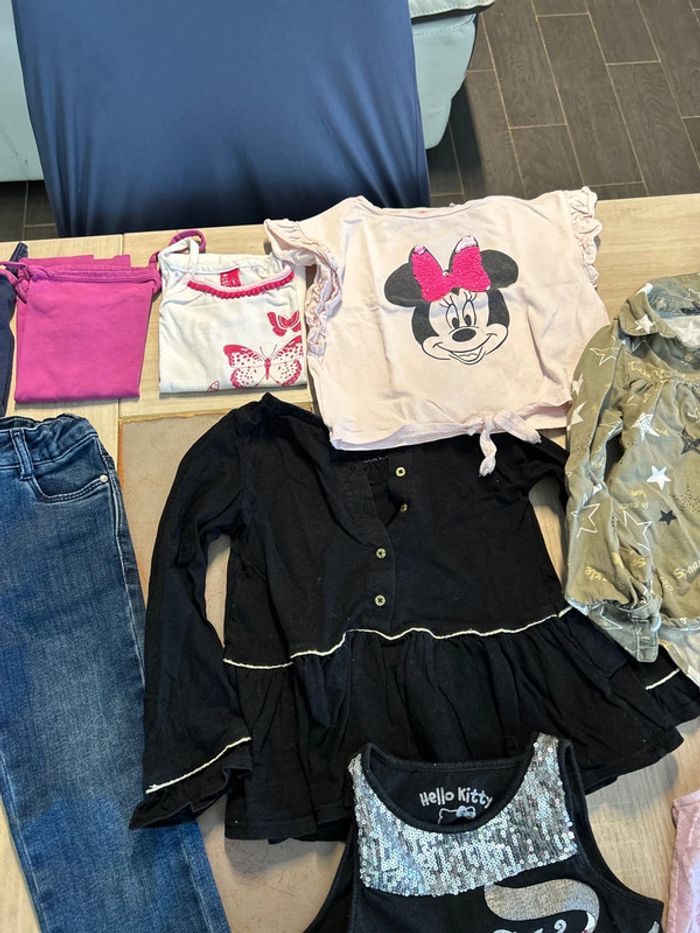 Lot de vêtements fille 5 ans - photo numéro 3