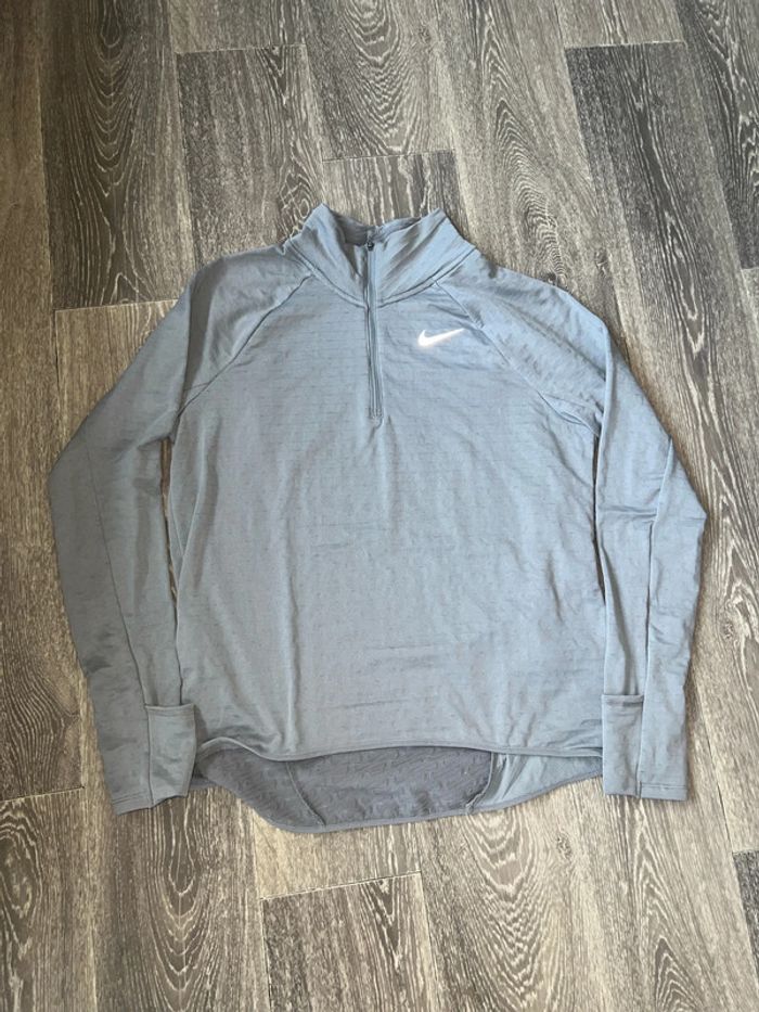 Haut Nike - photo numéro 2