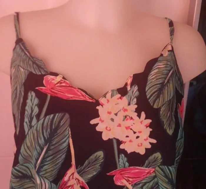 Joli débardeur fleuri tropical taille M