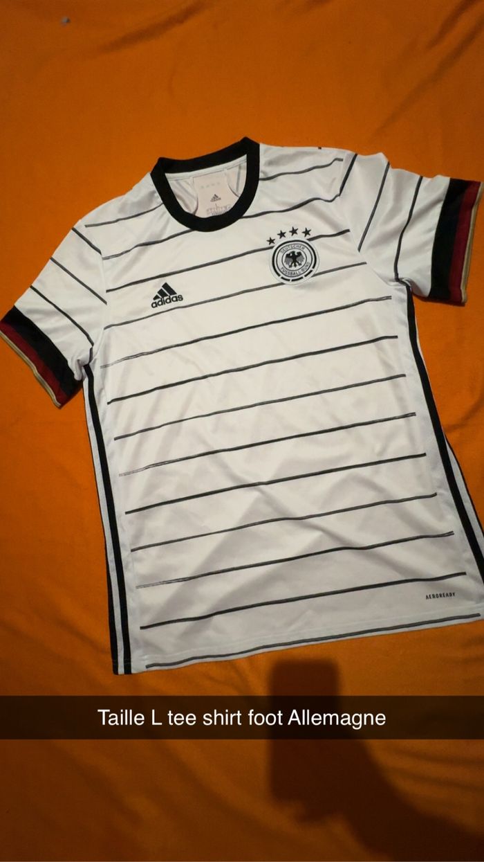 T-shirt foot