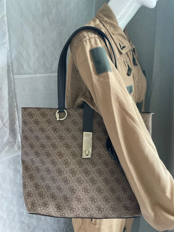 Sac Guess - Comme neuf - photo numéro 2