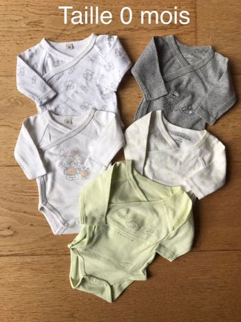 Lot 5 bodys taille naissance