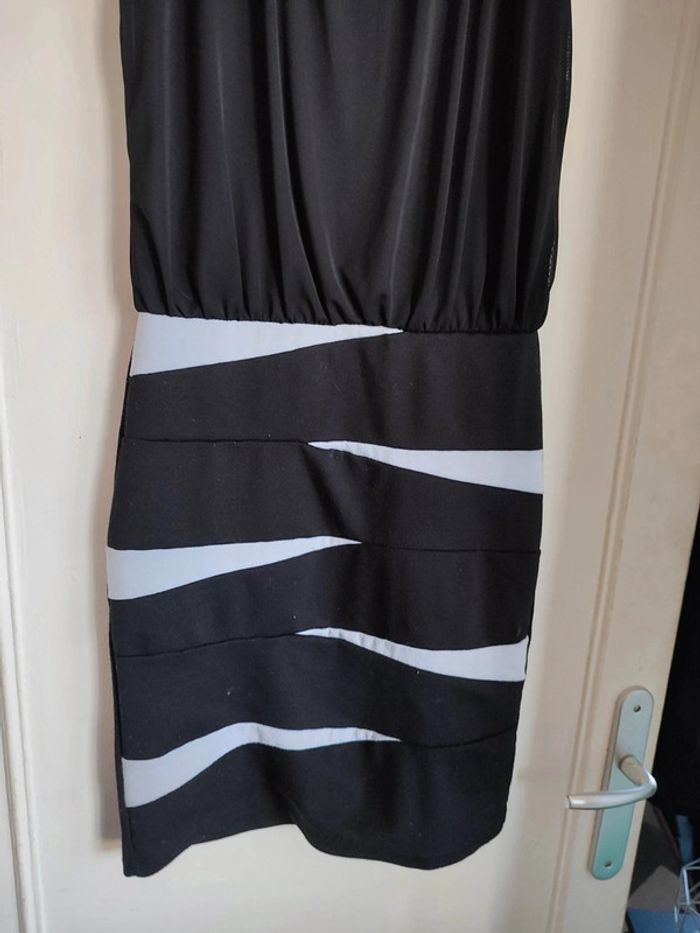 Robe noir - photo numéro 3