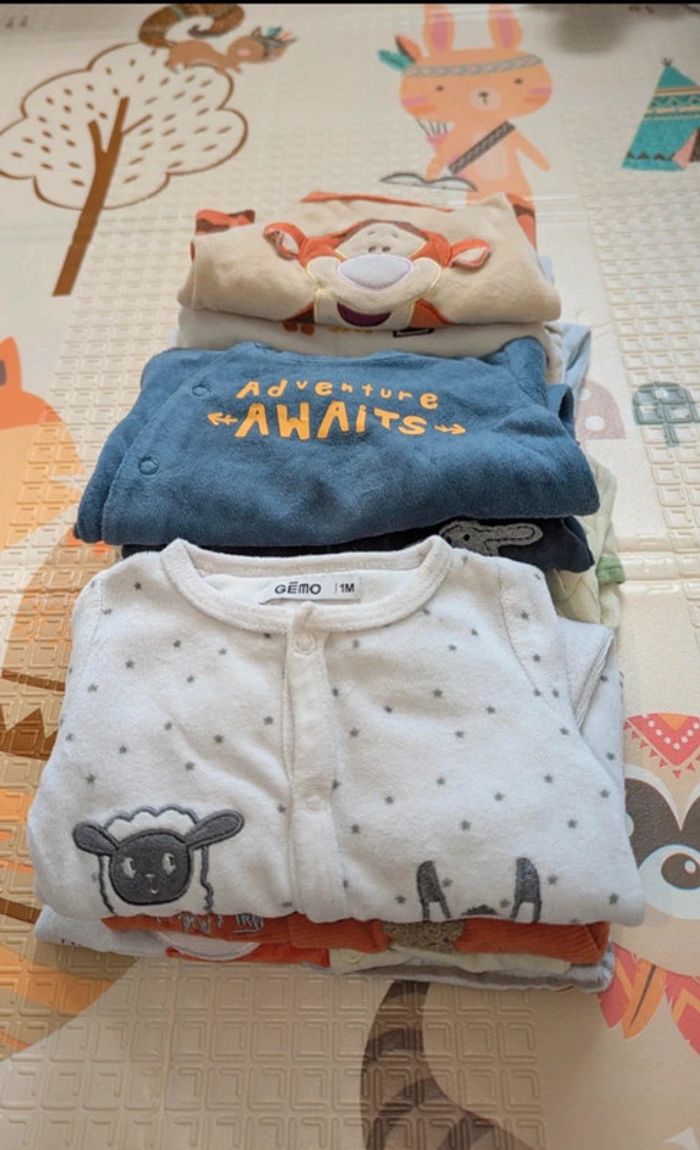 Lot 12 pyjamas 1 mois - photo numéro 2