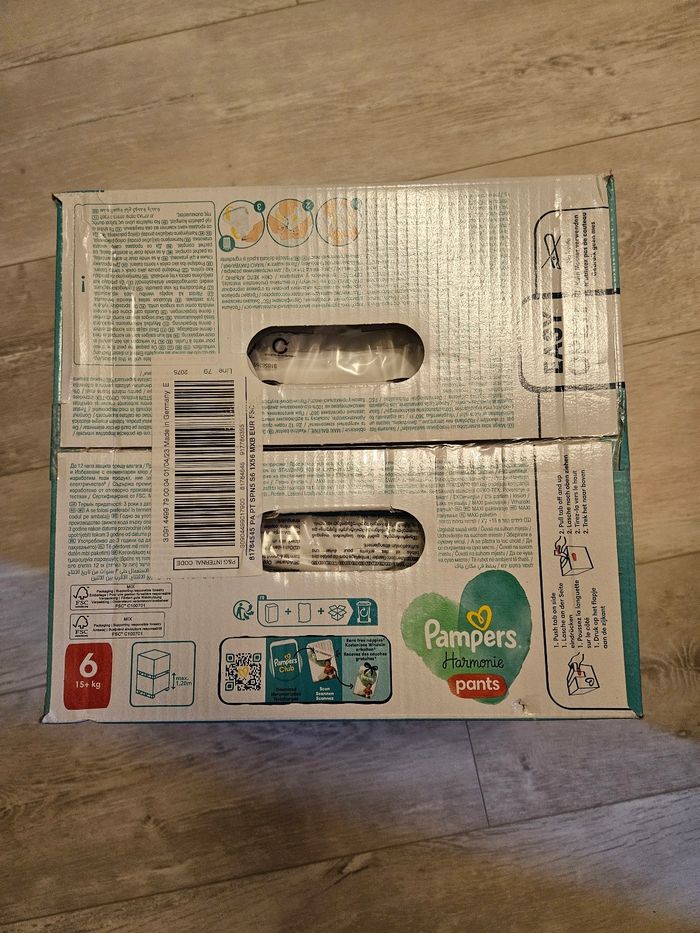 Couches pampers harmonie pants taille 6 - photo numéro 3