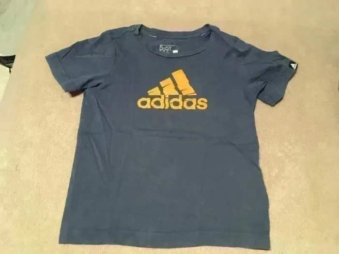 T-shirt Adidas garçon - Parfait état, style sportif 5/6 ans - photo numéro 2