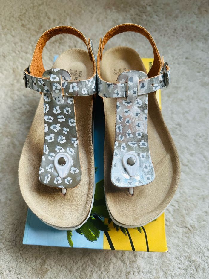 Sandales neuves