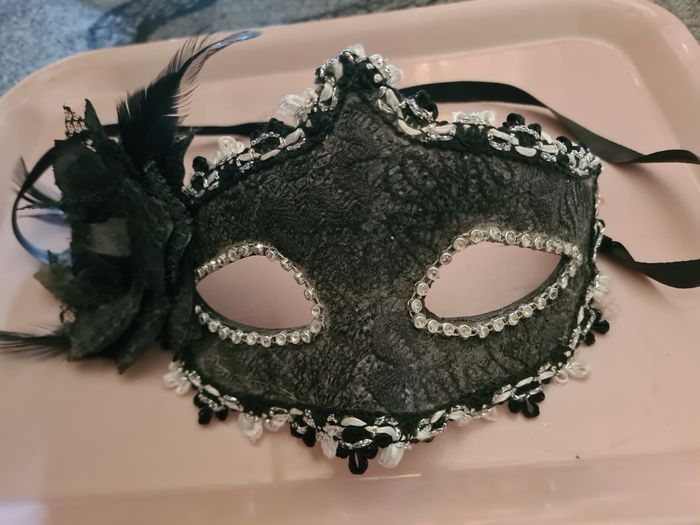 Masque vénitien.  Loup. Noir.