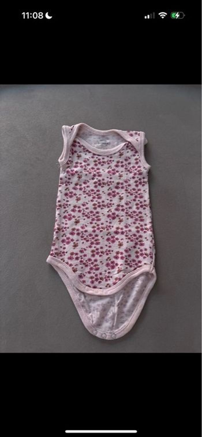 Body manches courtes fleuries - 50/56 cm - Zeeman