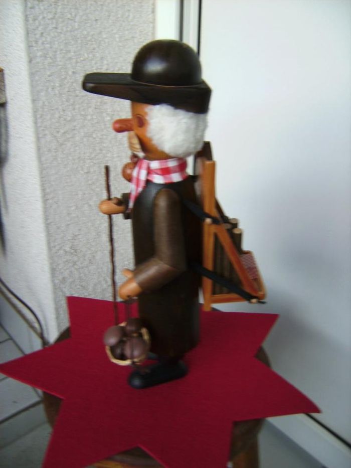 Figure d'un fumeur d'encens, travailleur forestier, par Erich Schönherr, Monts Métallifères - photo numéro 2