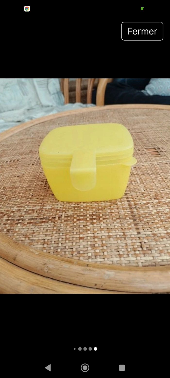 Boîte oubli- moi carrée Tupperware jaune Neuve