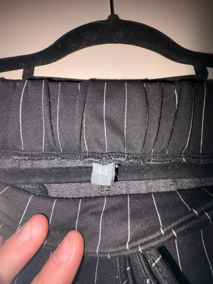 Pantalon noir à ligne blanche taille 44 - photo numéro 2