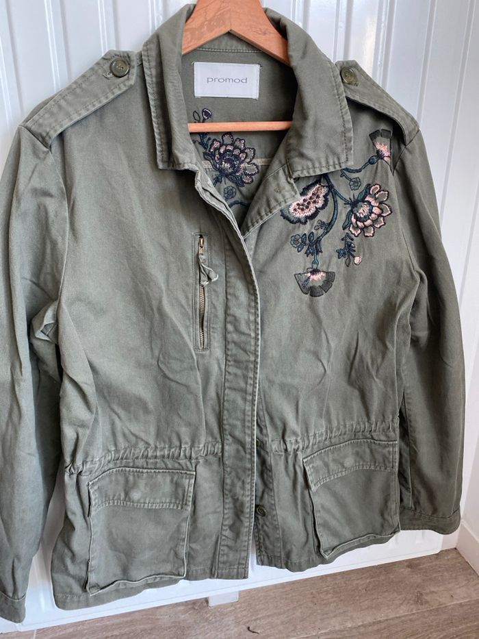 Veste kaki avec broderies T38