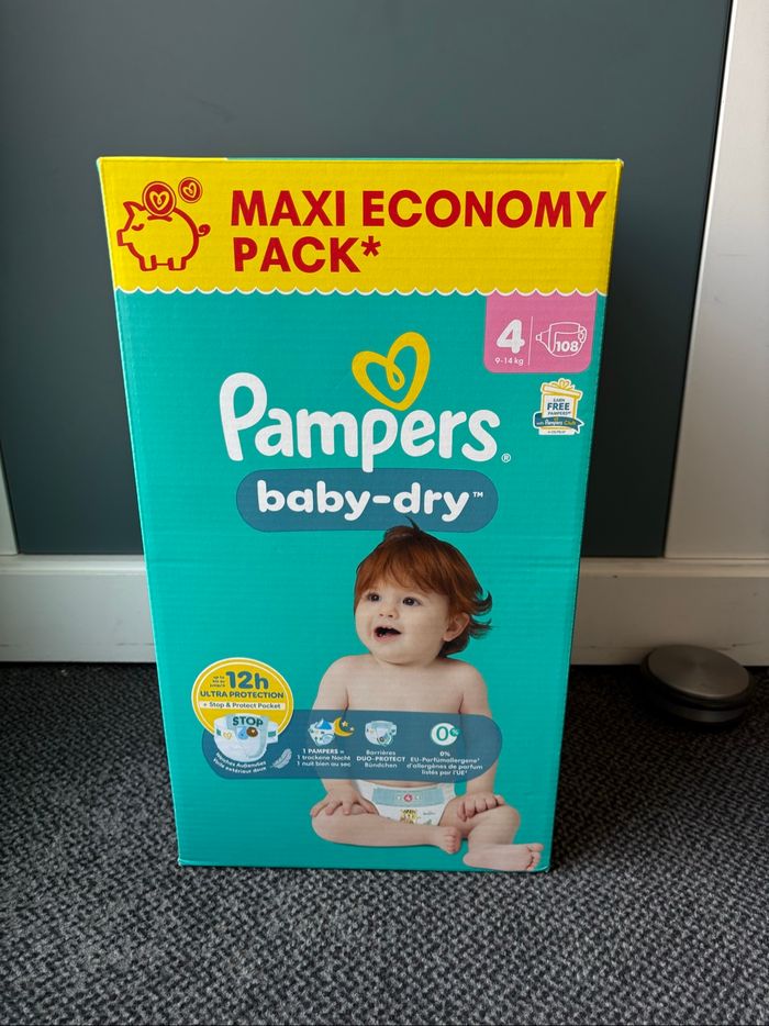 Un pack de couches Pampers Babydry Taille 4 9/14 kg