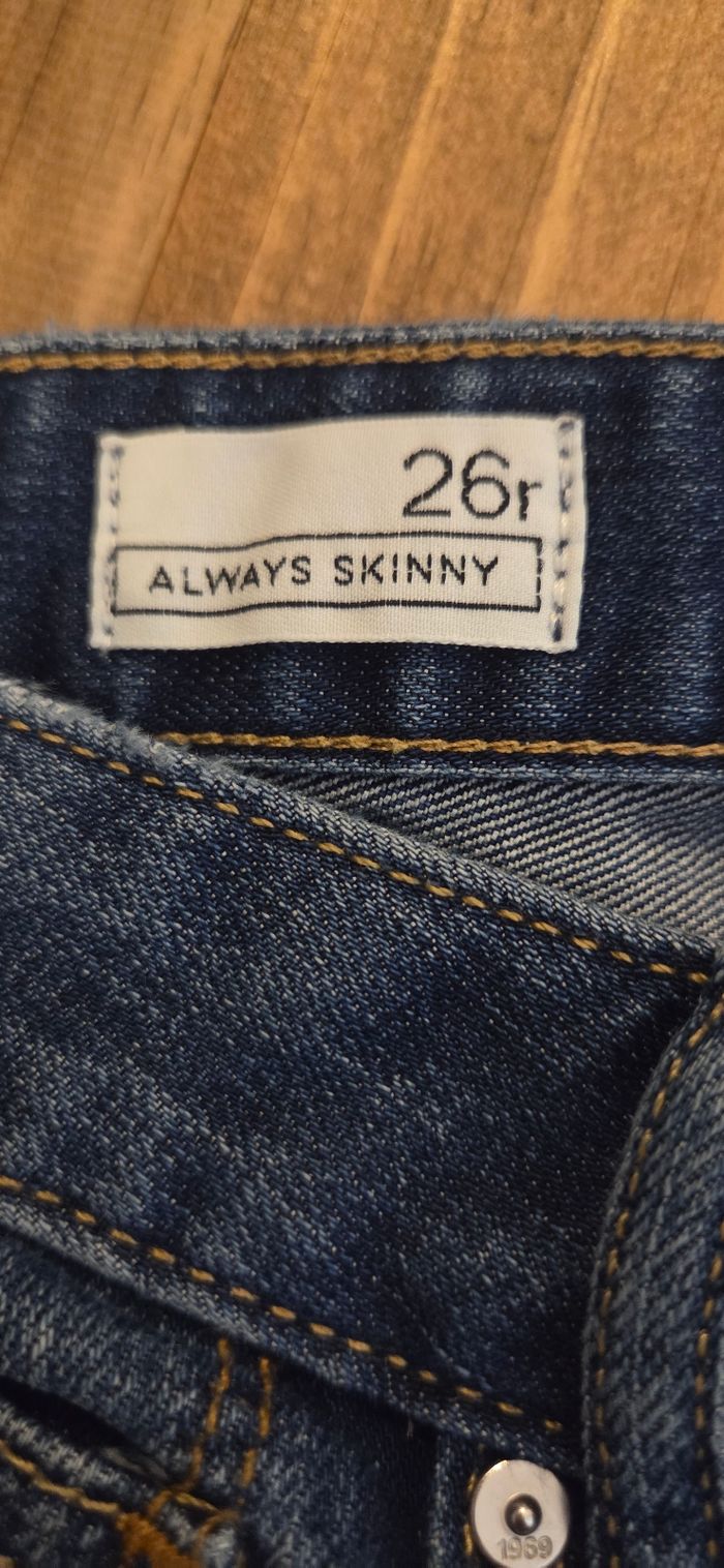 Jean GAP 1969 Always Skinny – Taille 26 (FR 36/38) – Délavage brut – Excellent état - photo numéro 6