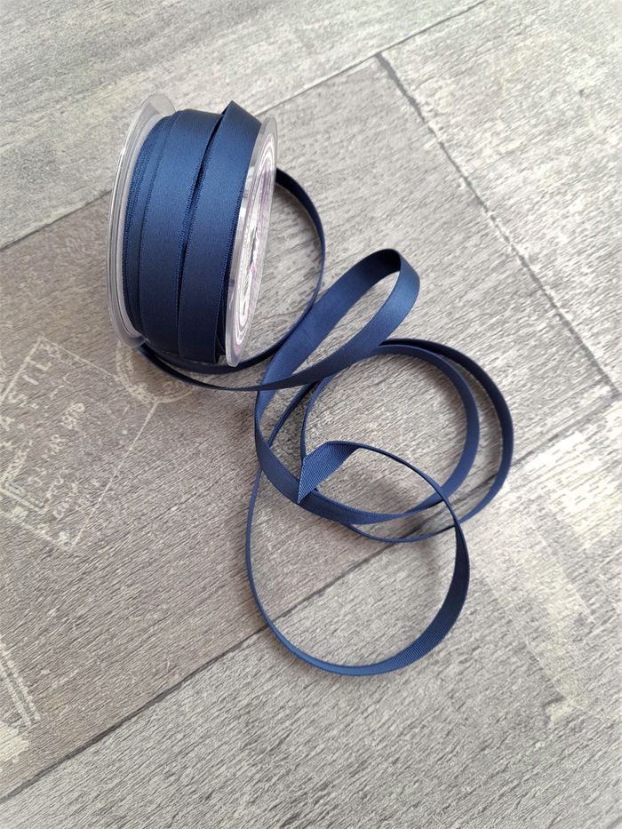 Ruban satin avec surpiqures, bleu marine