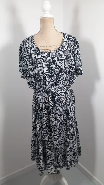 Robe fluide fleurie afibel - neuve (taille 54