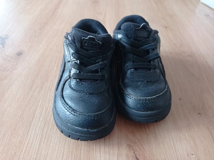 Baskets taille 19 - photo numéro 3
