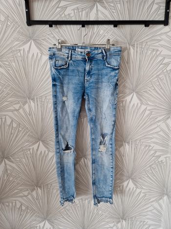 Joli jean troués zara taille 38