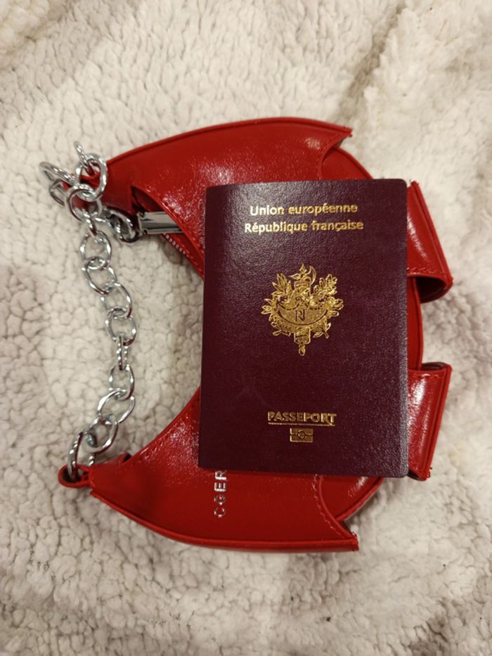 🔝 Petit sac a main rouge vernis Shein CGER. avec chaîne argentée - photo numéro 9