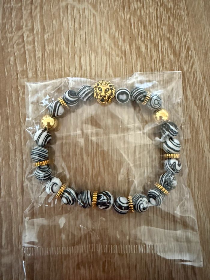 đŠ Bracelet perles noir et blanc â TĂȘte de lion dorĂ©e â Unisexe â Neuf đŠ