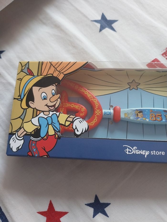 Clé 85ème anniversaire de Pinocchio Disney Store La Fée Bleue - photo numéro 2