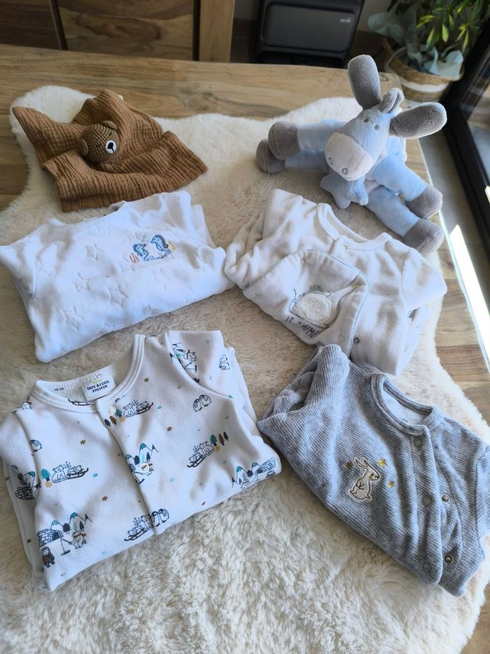 Lot 4 pyjamas