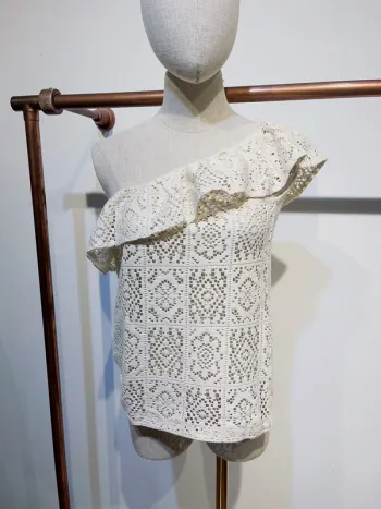 Haut top épaule dénudée beige coton été tendance