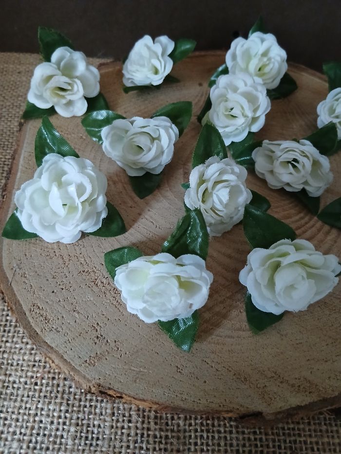 Lot de 73 petites rose blanche artificielle - photo numéro 2