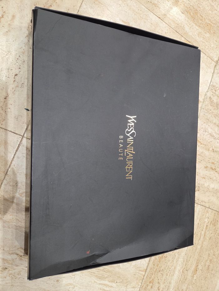 lot neuf de 2 serviettes Yves Saint Laurent Beauté. - photo numéro 3