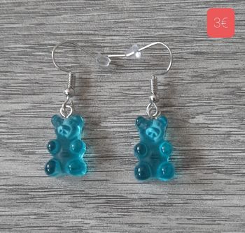 a vendre boucles d'oreilles.neuves emballees
