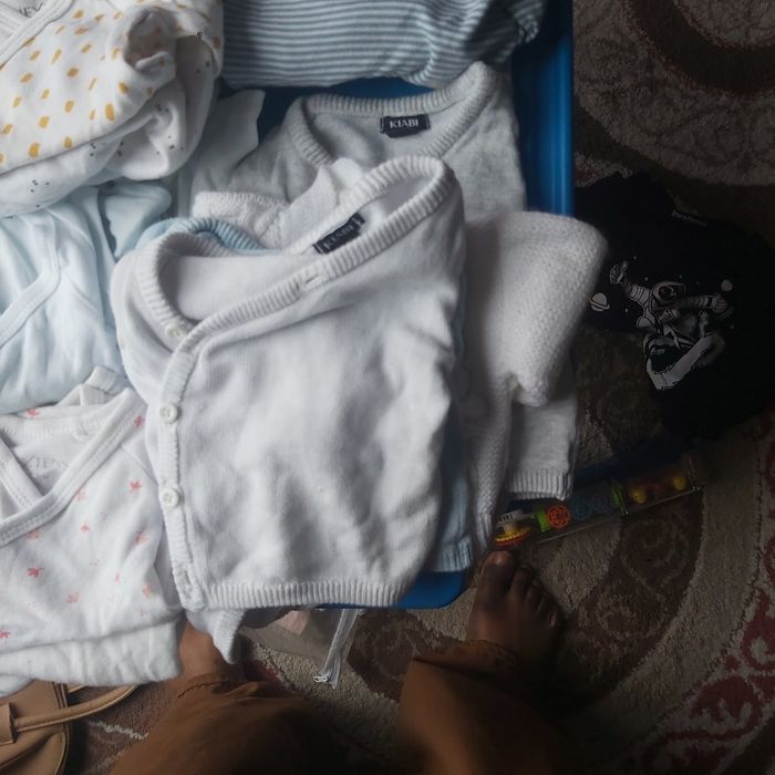 lot de body et gilet bébé - photo numéro 2