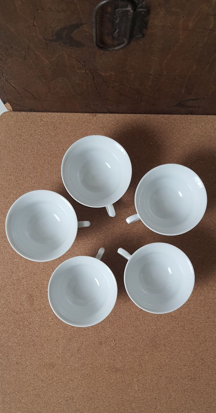 Lot de 5 tasses blanches porcelaine Damart - photo numéro 2