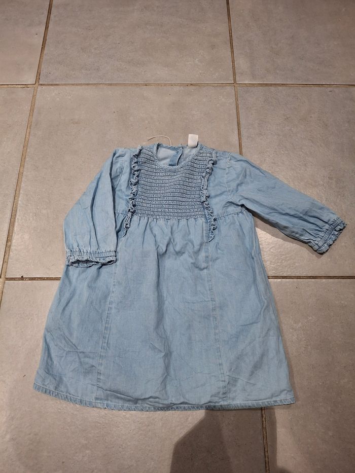 R9be bleu manche longue avec  empiècement  smok taille 18mois