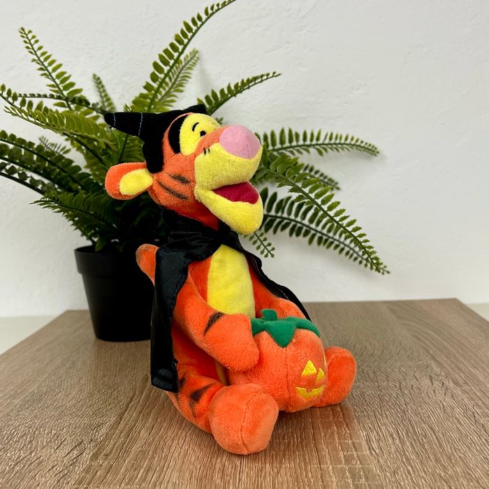 Peluche Tigrou Halloween – Disneyland Resort Paris - photo numéro 5