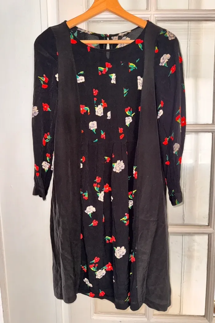 Robe Pablo  Taille 38 Avec empiècement en soie  Valeur 230 euros
