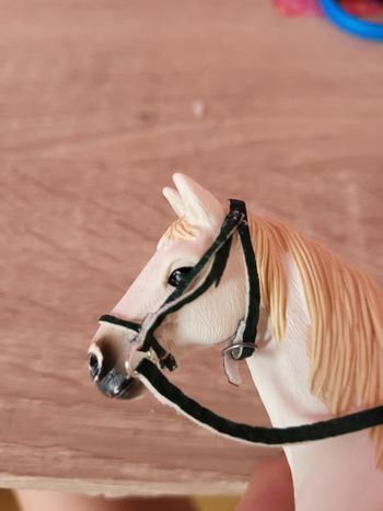 Filet schleich en simili cuir