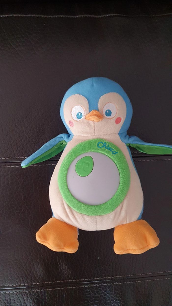 Peluche jouet d'éveil, musicale et lumineuse Pingouin de Chicco - photo numéro 6