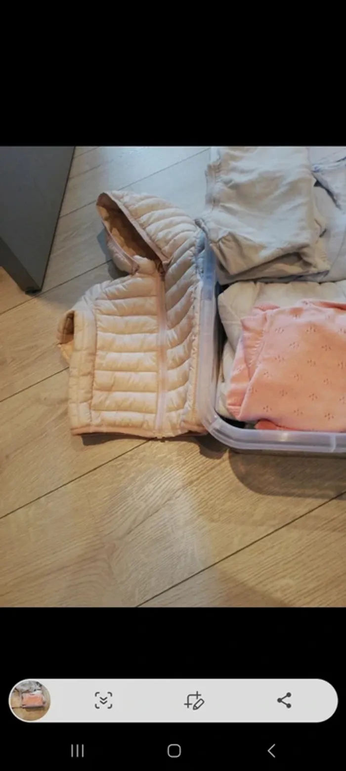 Caisse de 37 vêtements 18 mois - photo numéro 2