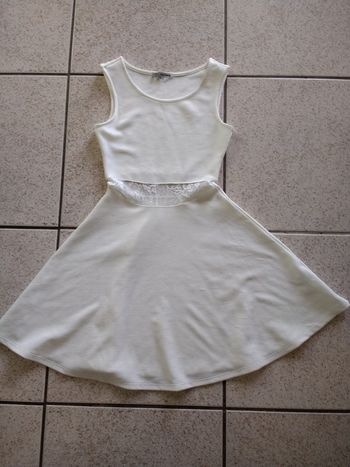 Jolie robe crème Tally weijl XS 95 % polyester 5 % élasthanne