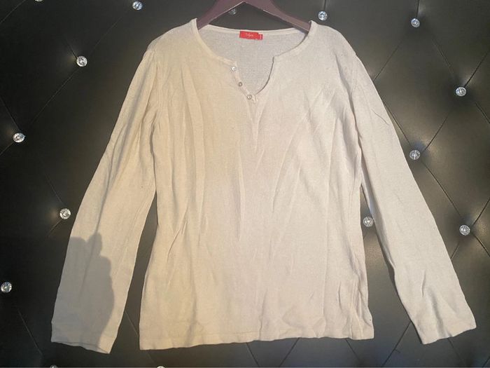 Pull col en V avec boutons