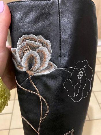 Superbes bottes brodées