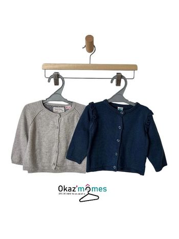 LOT de 2 gilets fins (1 bleu, 1 gris clair) - fille taille 12 mois