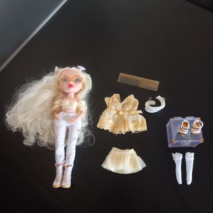 Poupée Rainbow High S4 Deliah Fields - photo numéro 8