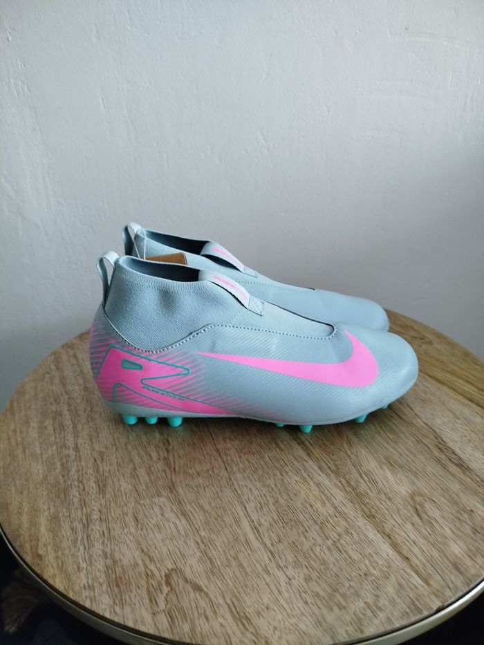 Crampons Nike T 36 - photo numéro 6