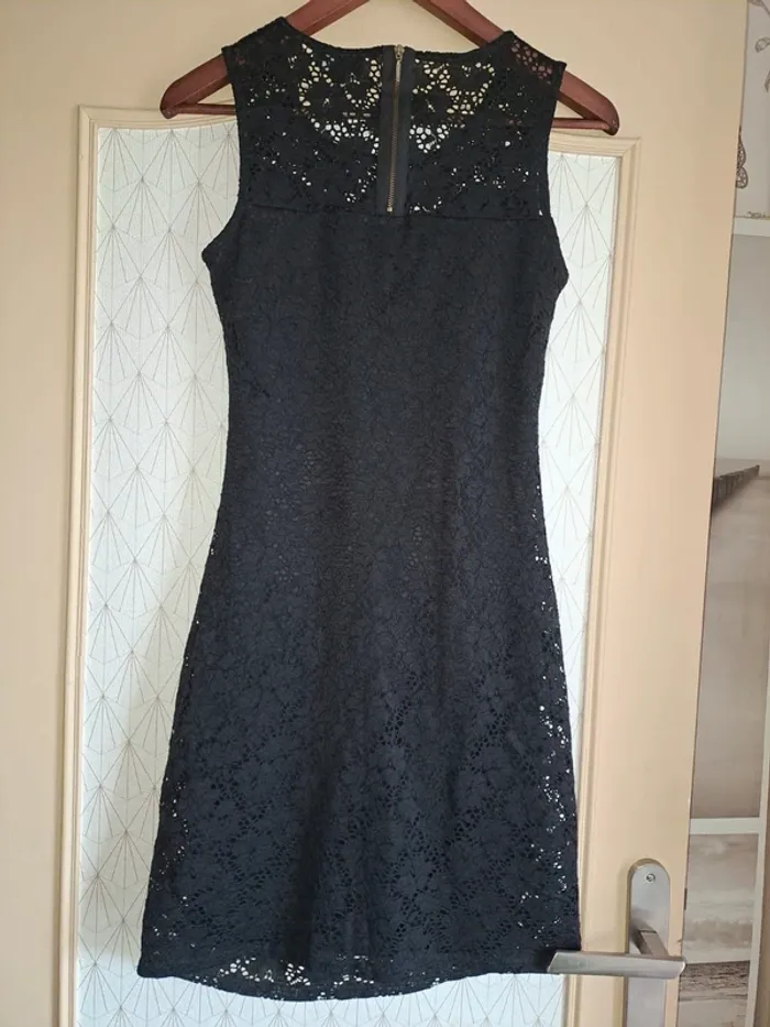 Superbe robe noire no excuse 36 comme neuve dentelle doublure jusqu'en bas, effet plissé à la taille - photo numéro 6