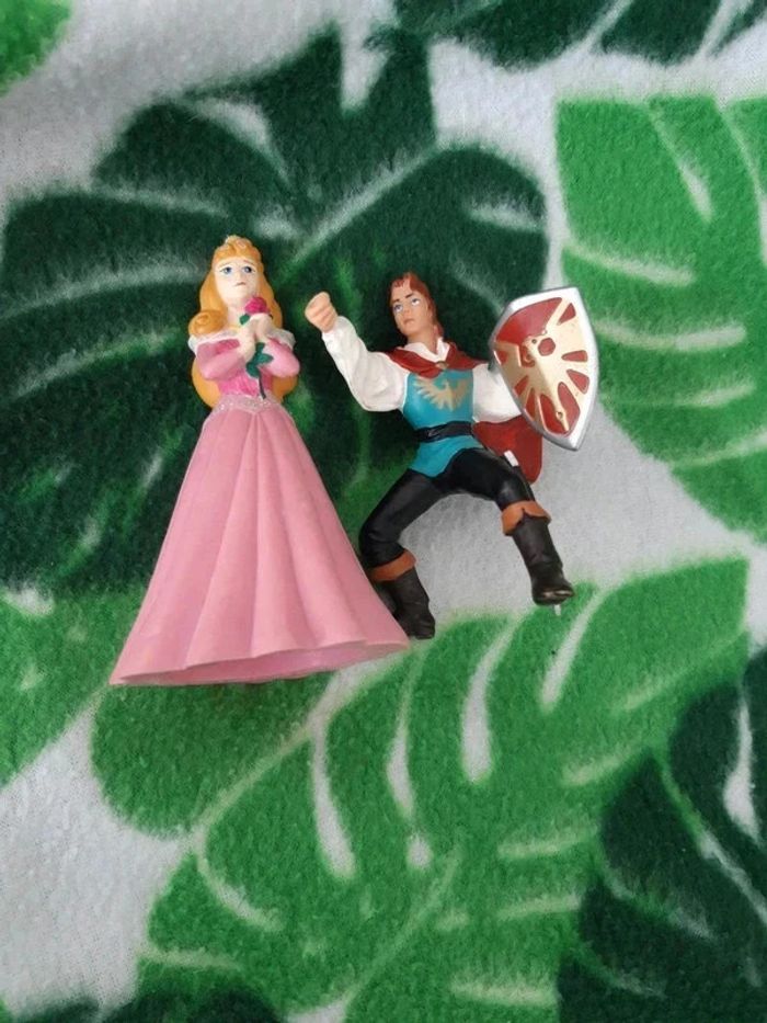 Lot belle au bois dormant