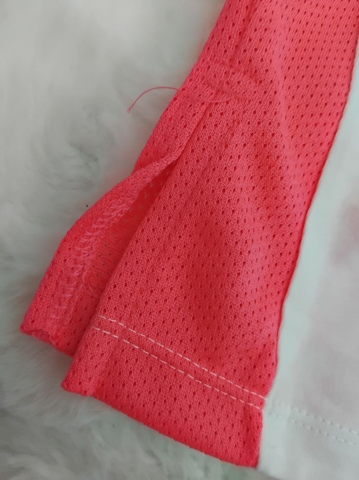 Tee-shirt fille Barbie, neuf avec étiquettes, 10 ans - photo numéro 3